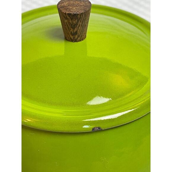 Mid Century Modern Green Circle Enamel Fondue Sauce Pot with Wood Handle & Lid - Picture 9 of 12